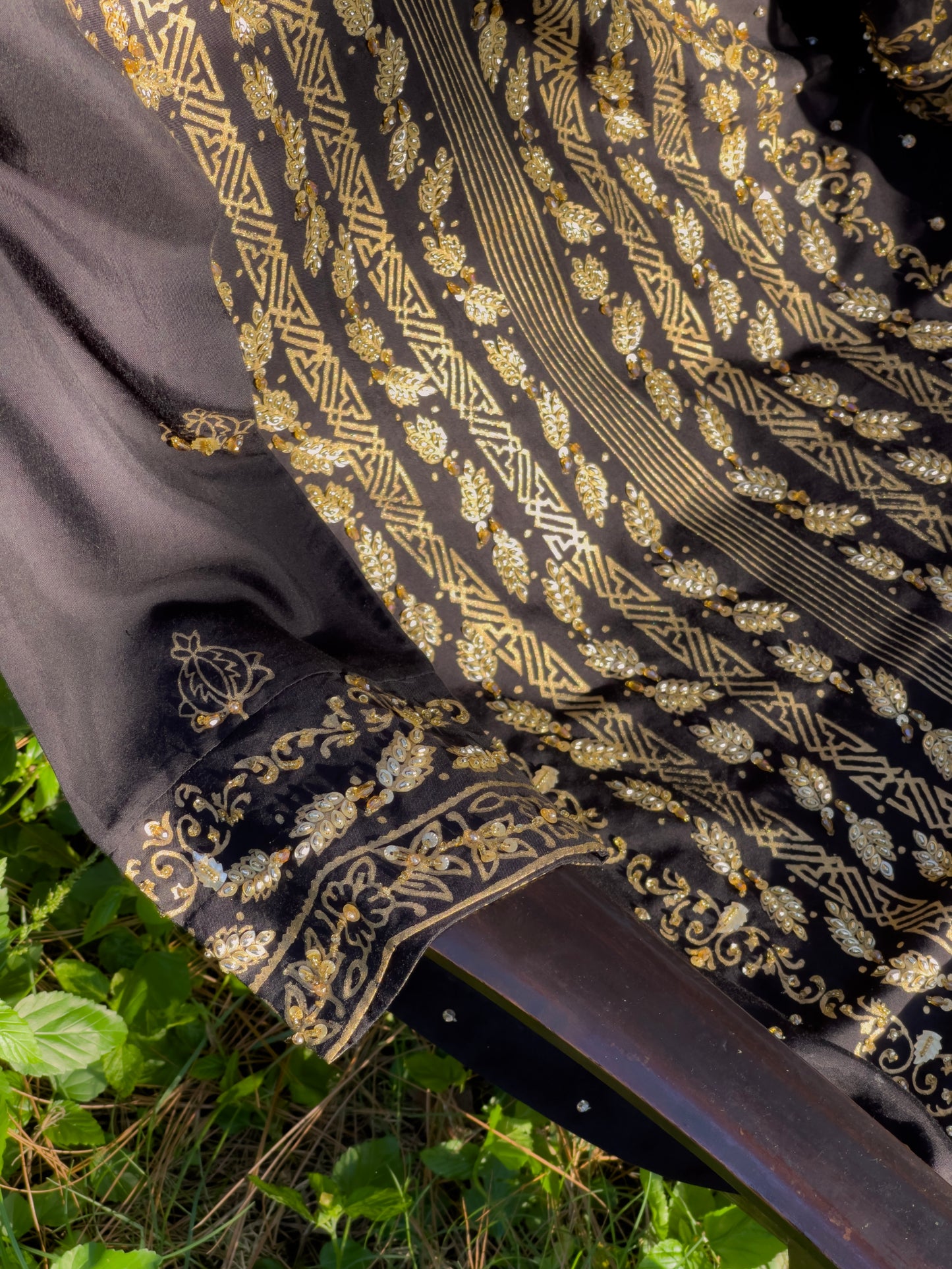 Dhoop Kinaray - Raven