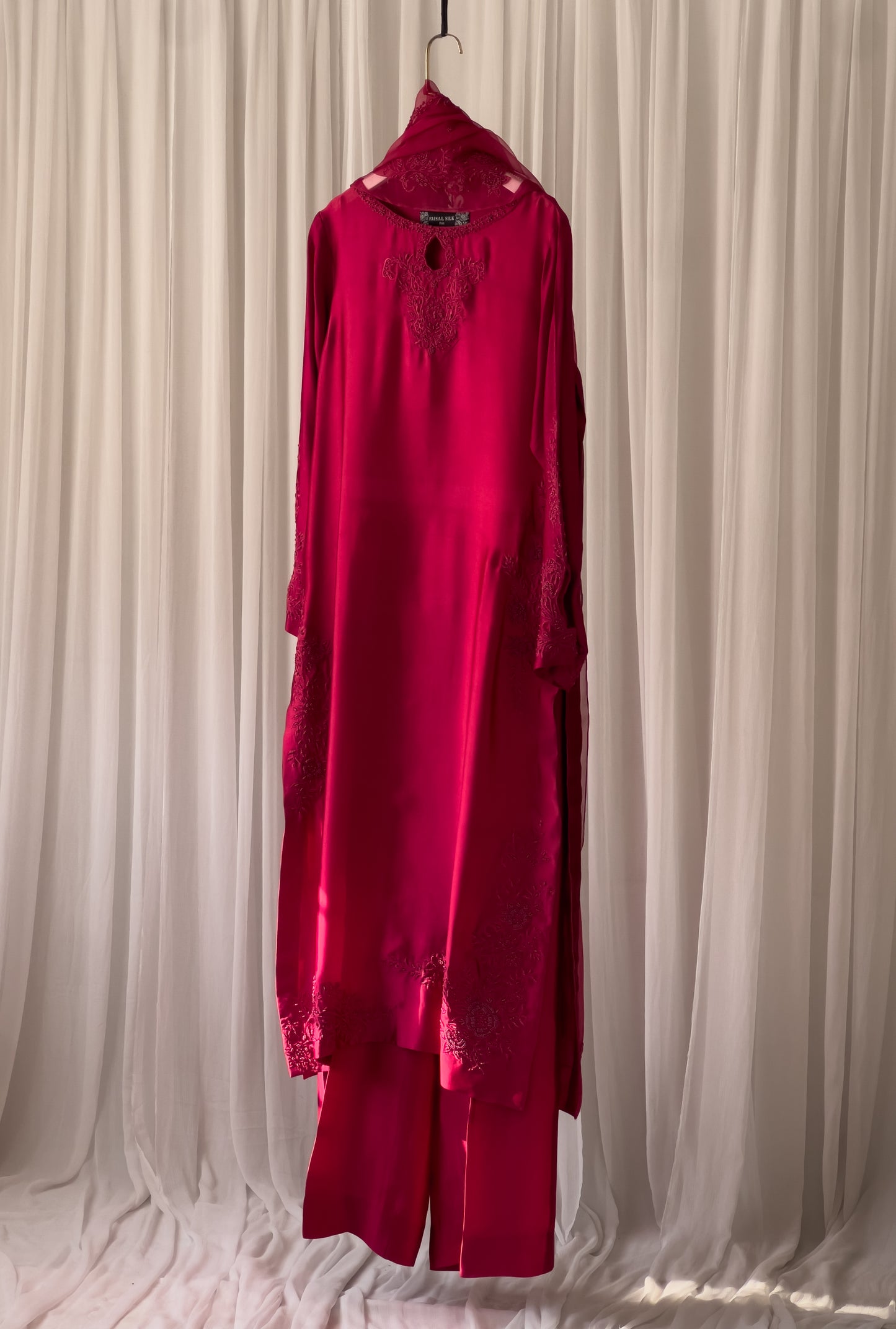 Khanom - Persian Red