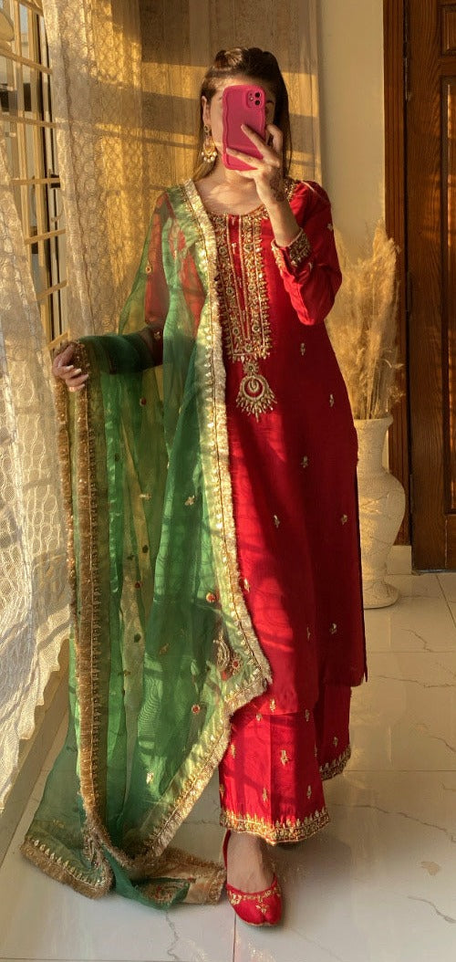 Hazuri Bagh - Haute Red