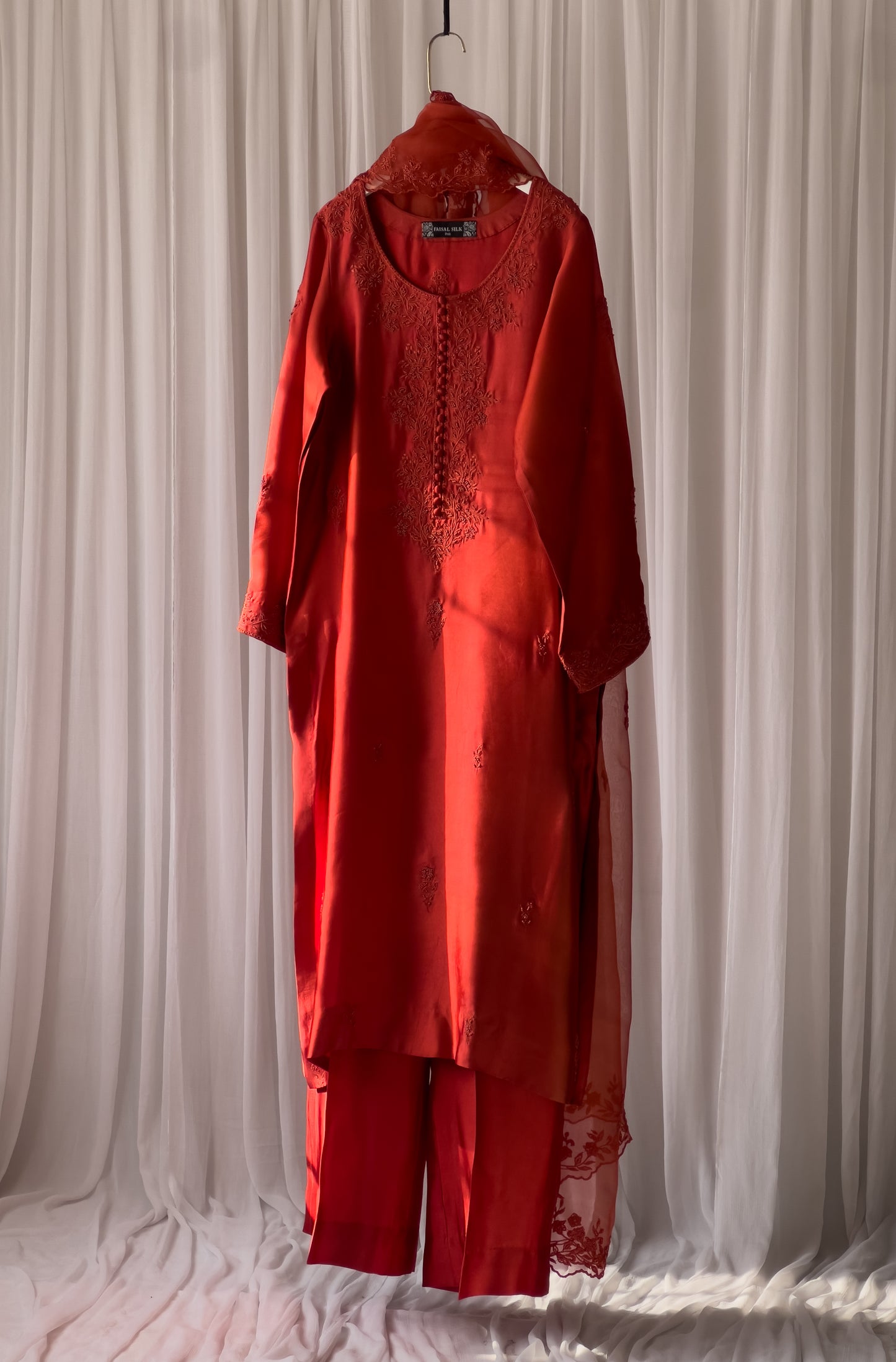 Khanom - Red Clay