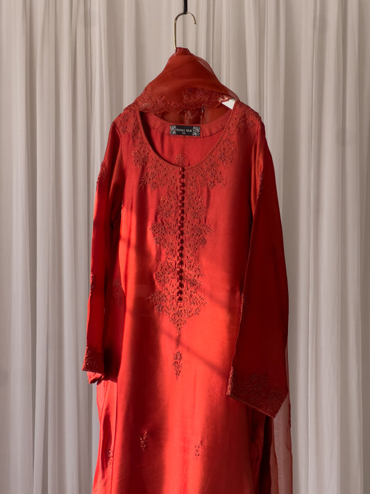 Khanom - Red Clay
