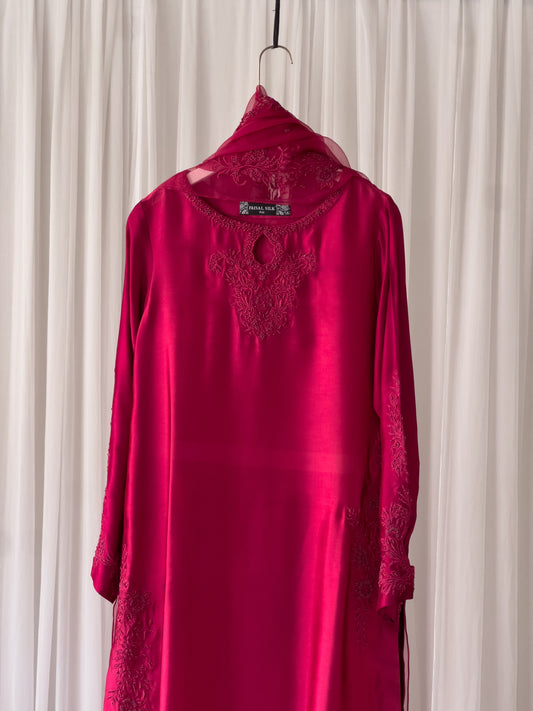 Khanom - Persian Red